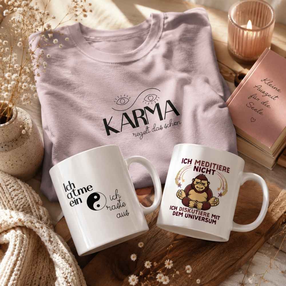Lustige spirituelle Geschenke mit Tassen und Karma T-Shirt